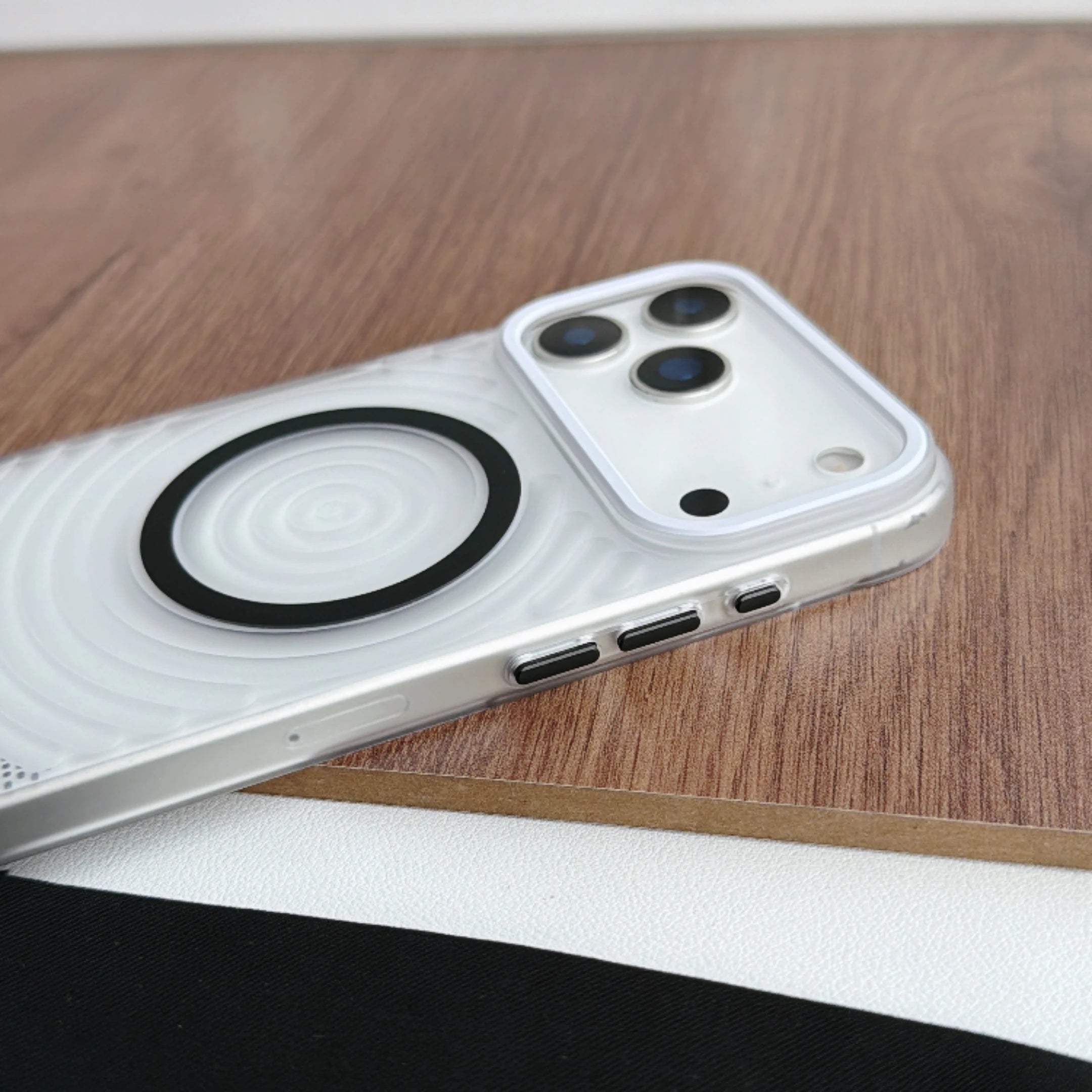 New 3D Metal Button Matte For Magsafe Phone Case For iPhone 15 16 17 Pro Max PC Backplane Shockproof Magnetic Ripple Phone Cover