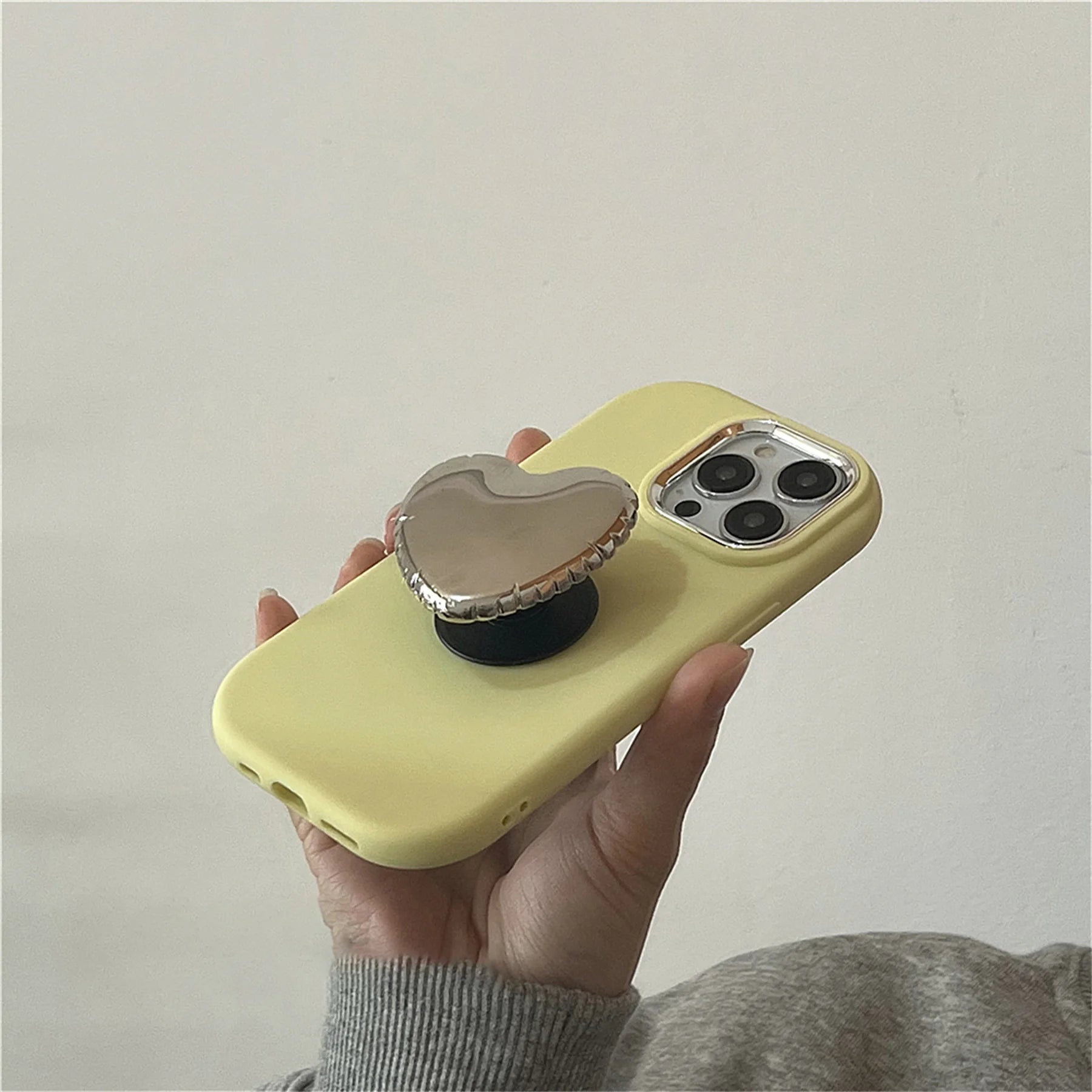 Senior Luxury Exquisite Yellow Phone Case with Bright Love Heart Bracket for iPhone 17 16 15 14 13 Pro Max Back Cover