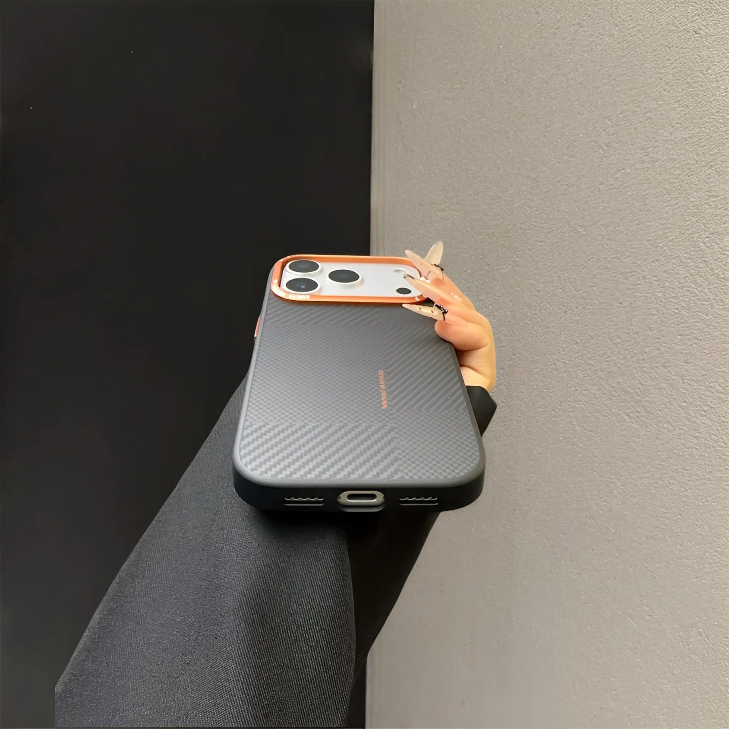 Luxury Color Camera Lens Protective Case for iPhone 17 16 Pro Max Magnetic Charging Carbon Fiber Texture Matte Back Cover Coques