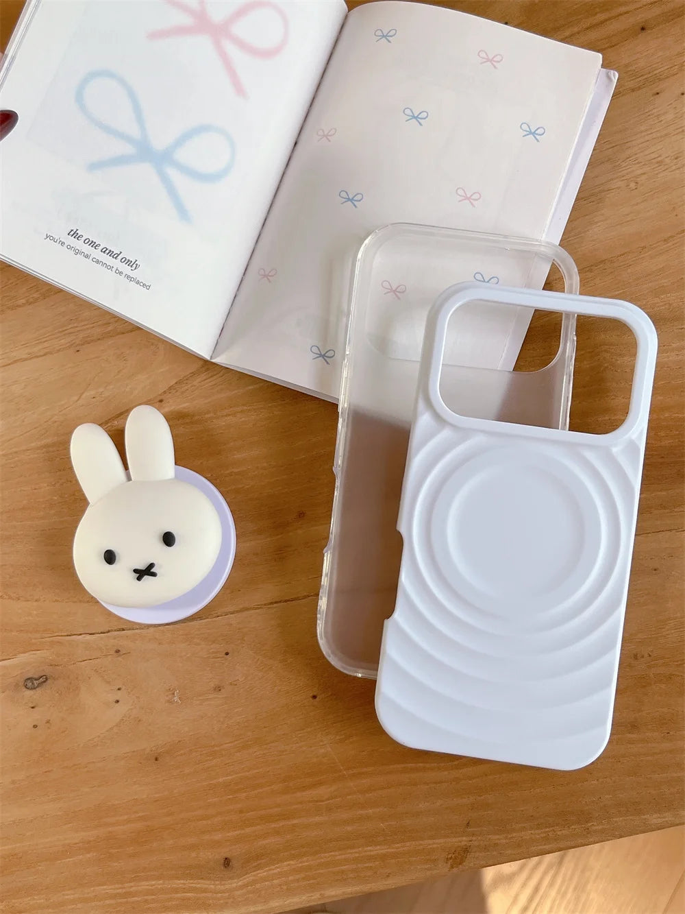 INS Simple Wave Magnetic Phone Case For iPhone 16 Pro 13 14 15 17 Pro Max Cover Rabbit For Magsafe Stand Cartoon Protective Case